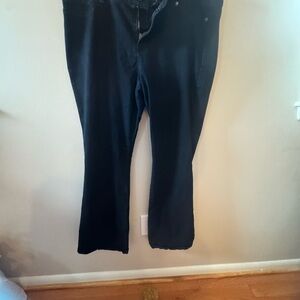 Roz & Ali Women's Boot Cut Jeans - Black.  #A0022